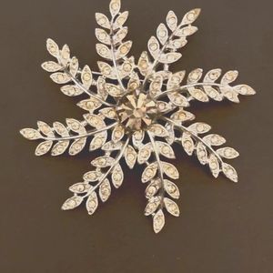 Vintage, Sarah Coventry snowflake Brooch